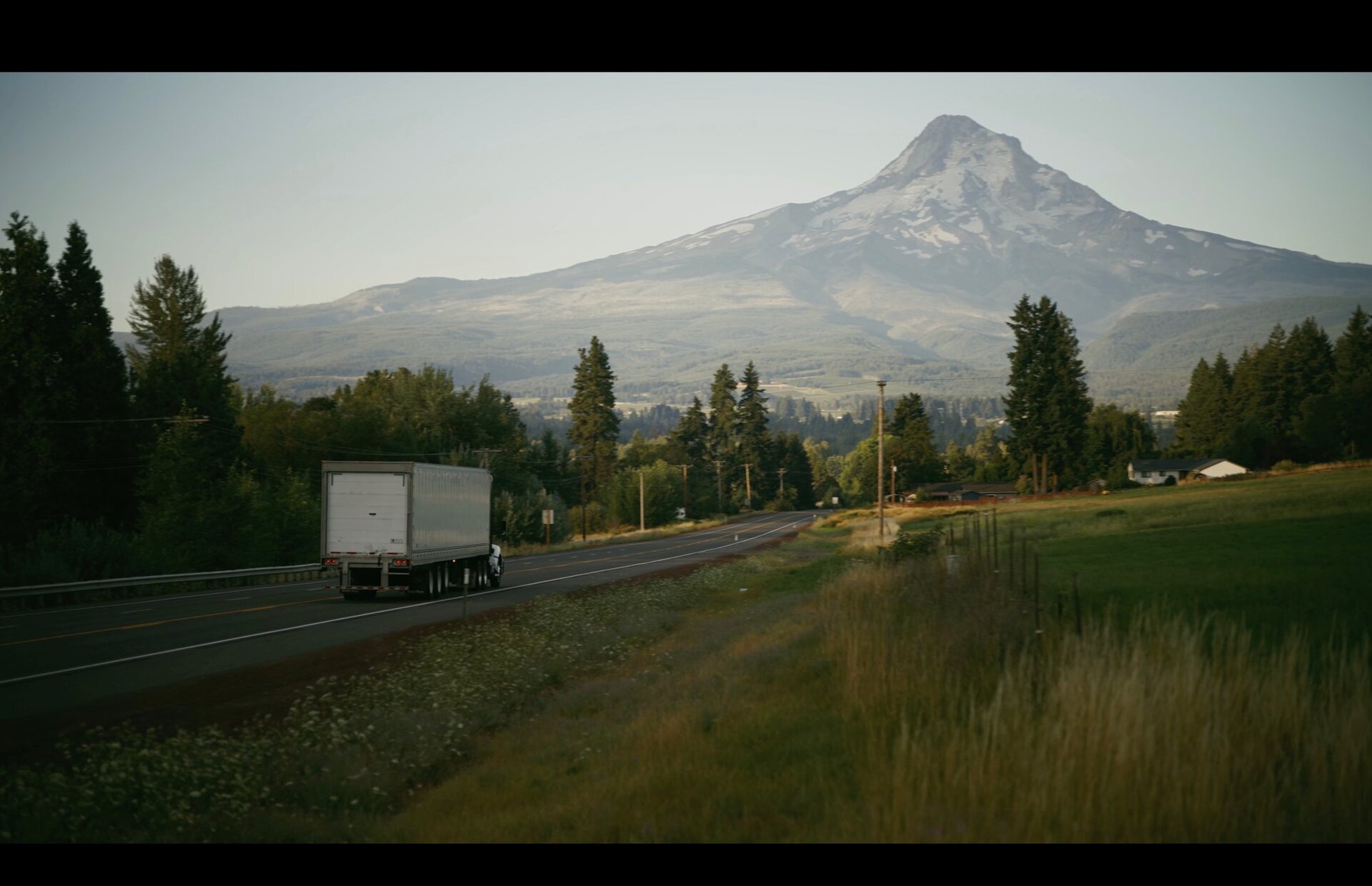 Dry van carrier on the highway